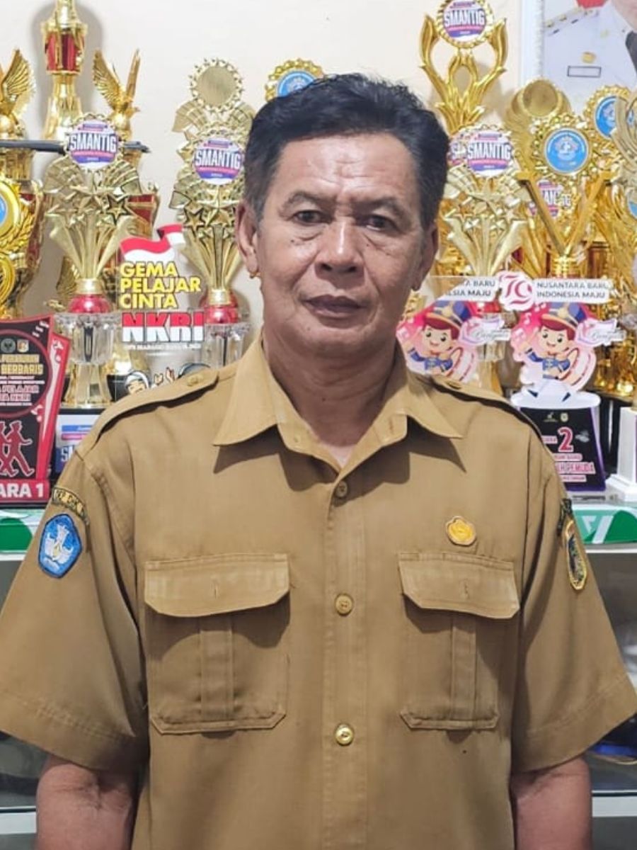 Kepala Sekolah SMA Negeri 1 Torue